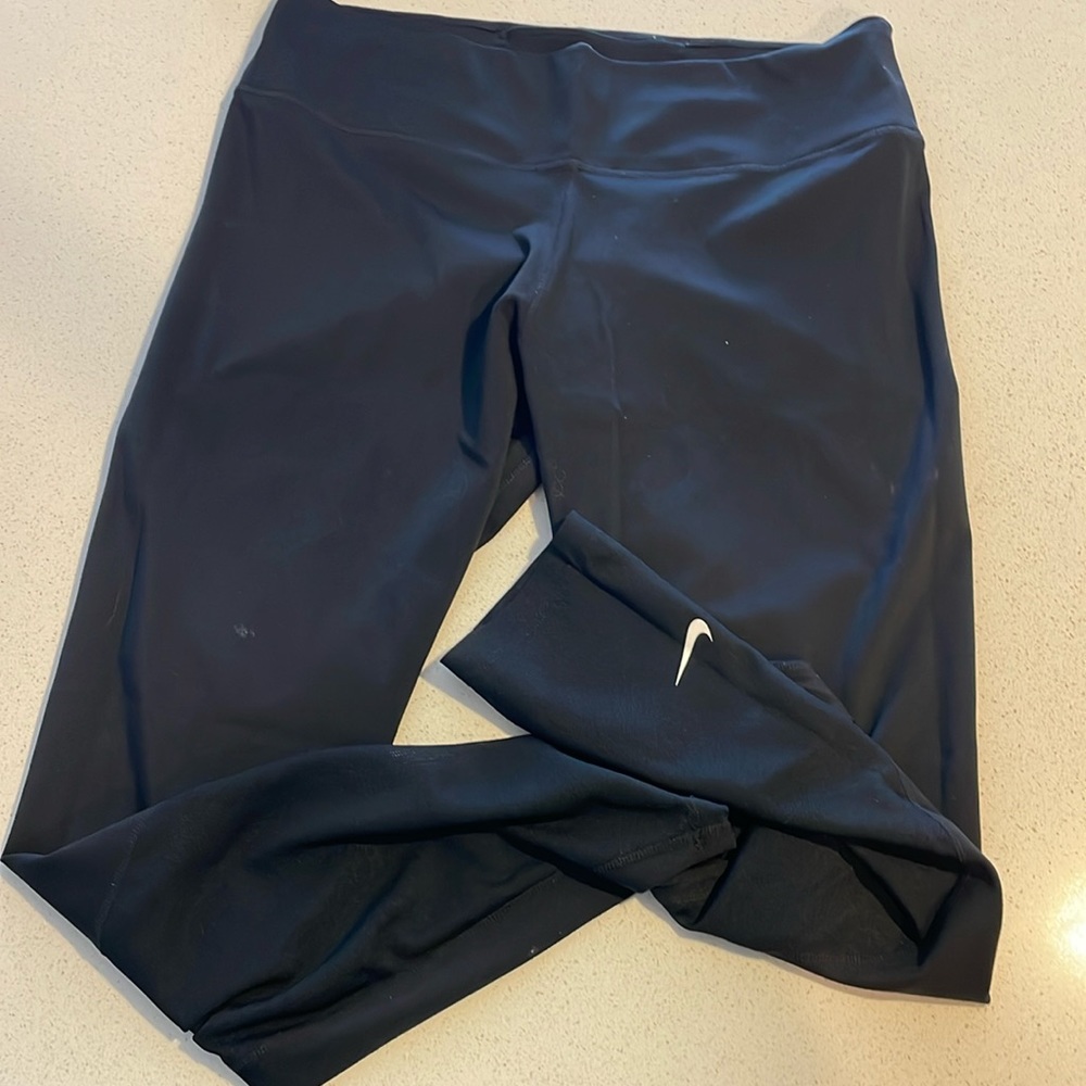 NWOT Nike 7/8 leggings with mesh detail on calf